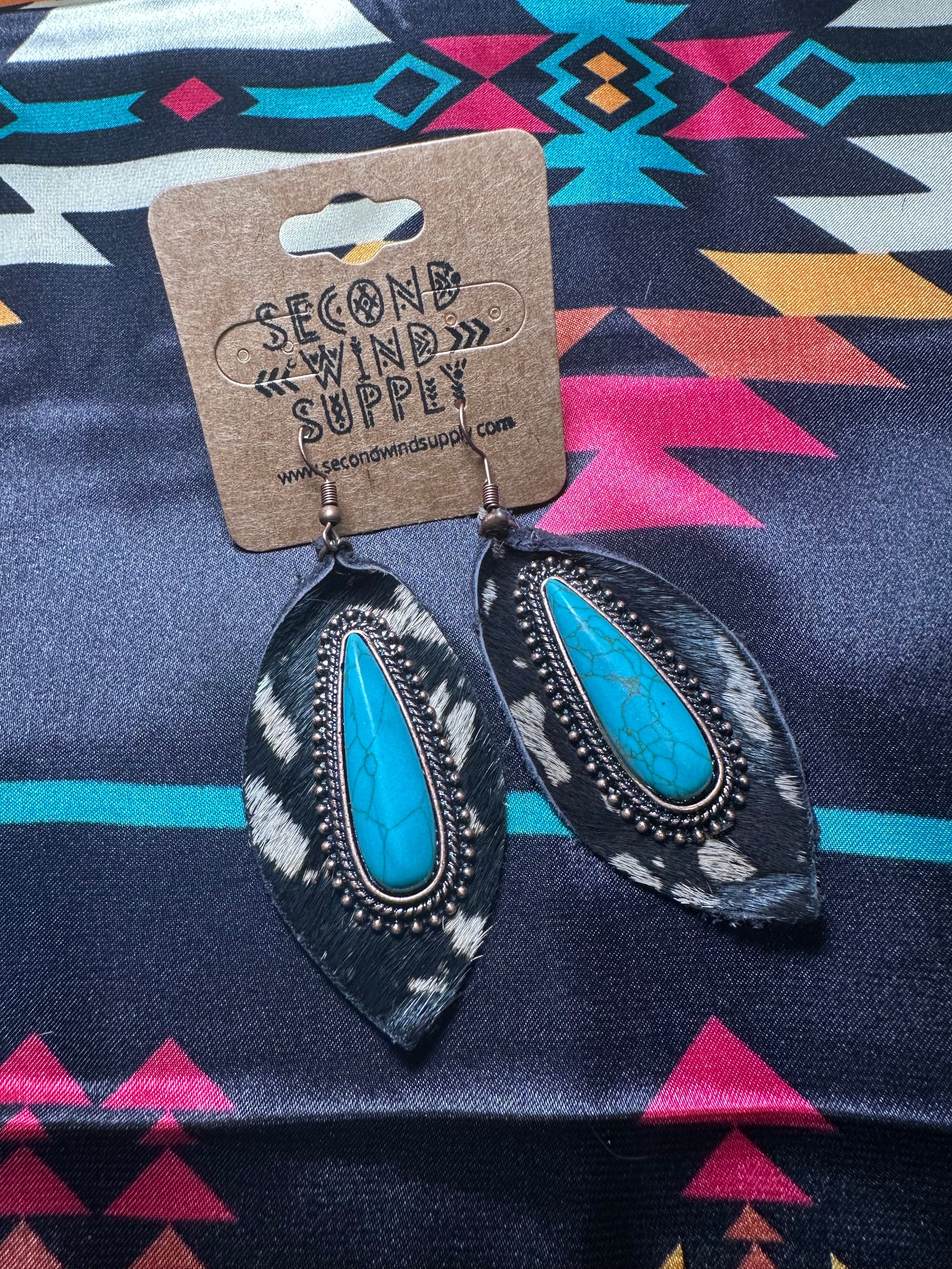 Rain Drop with Center Stone- Black Cowhide