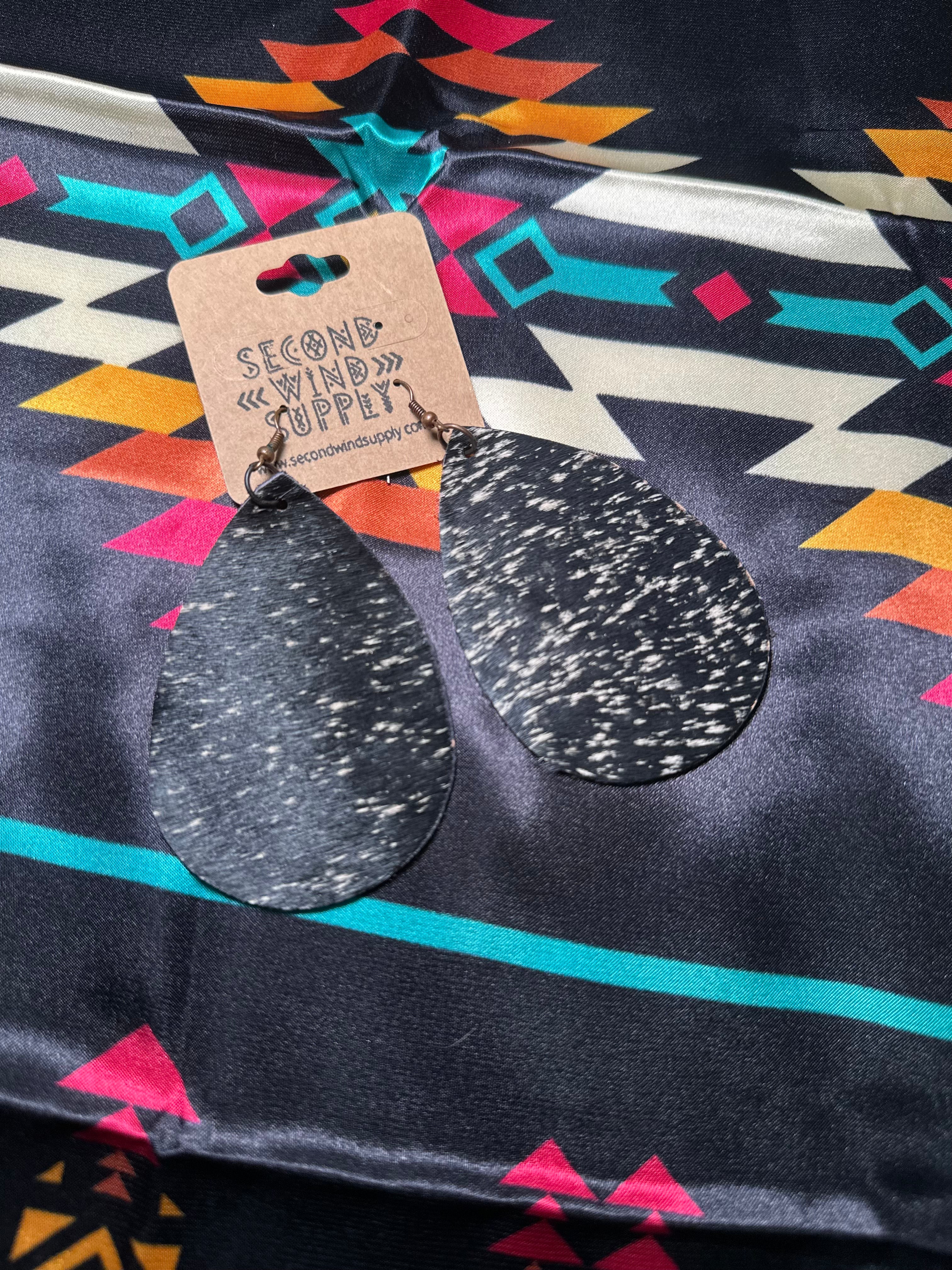 Grrrr Teardrop Furr
Earrings- Black