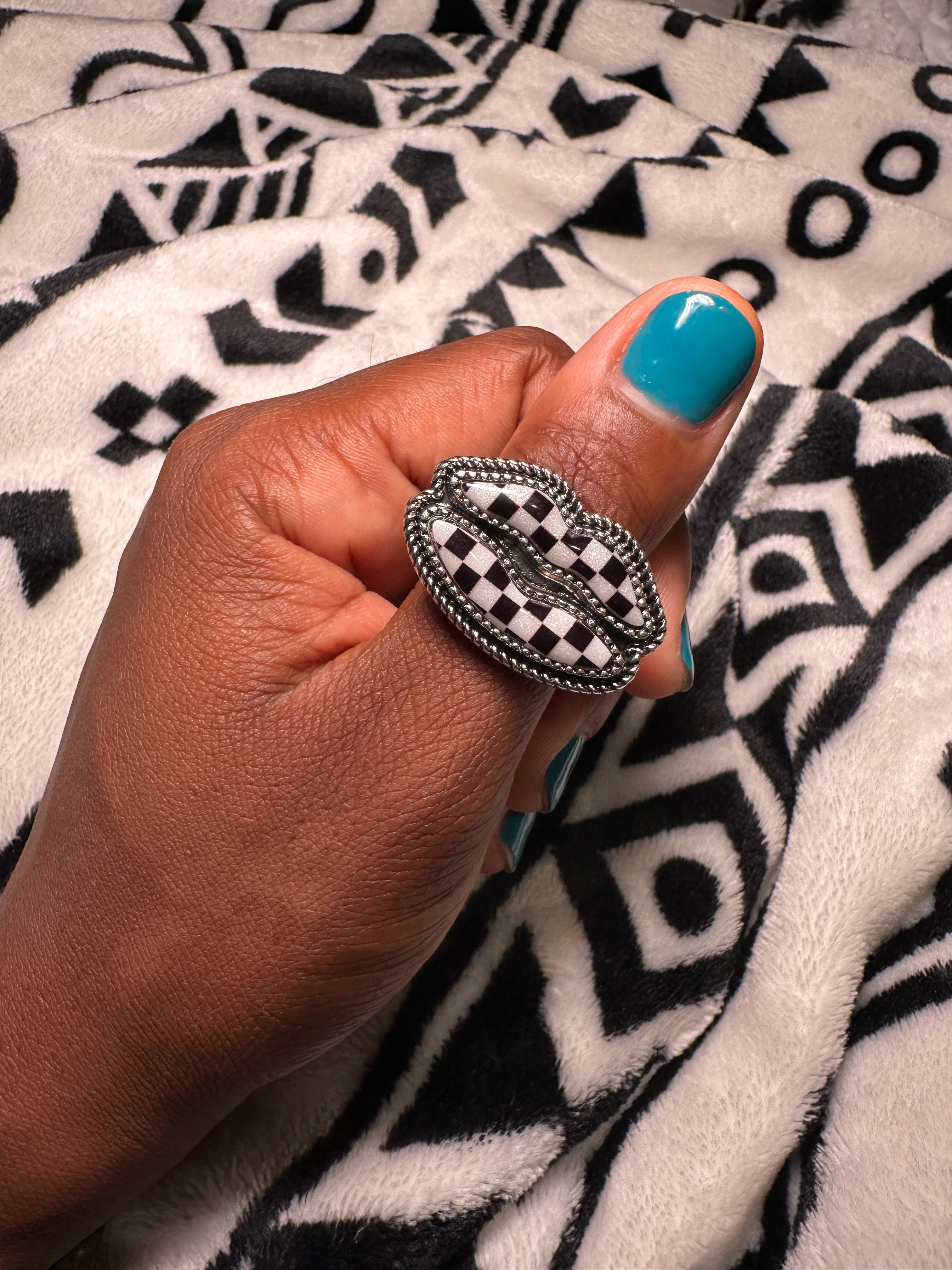 Checkered Lips Ring