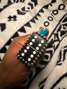 Domino Ring